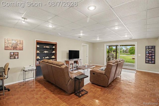 10654 W Braemar, Holly, MI 48442