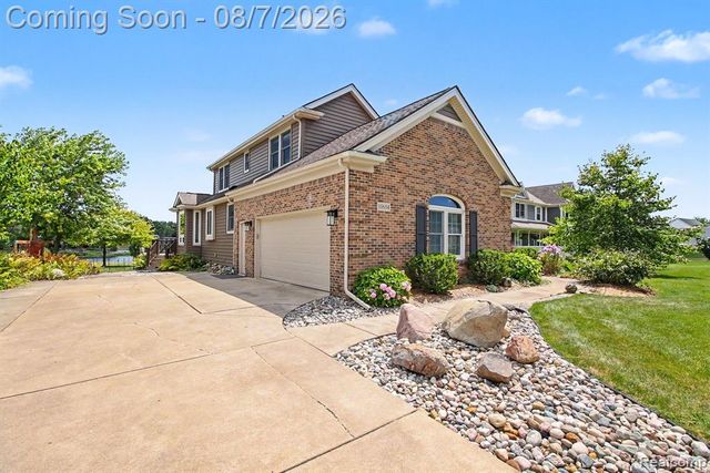 10654 W Braemar, Holly, MI 48442