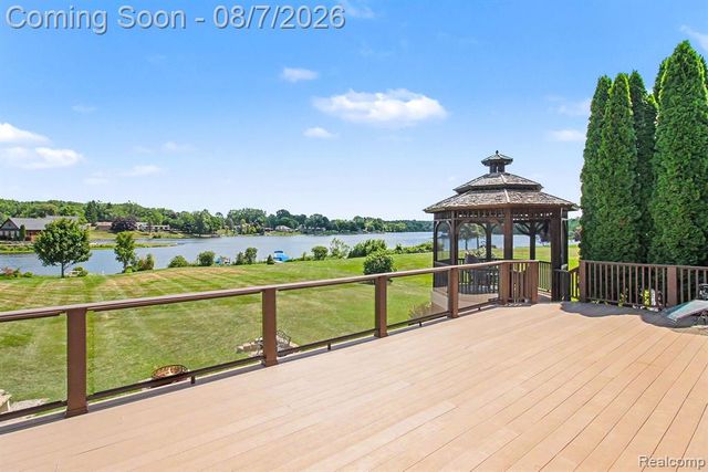 10654 W Braemar, Holly, MI 48442