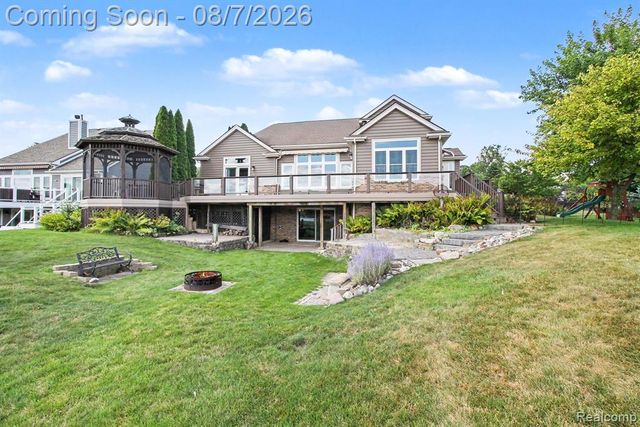 10654 W Braemar, Holly, MI 48442