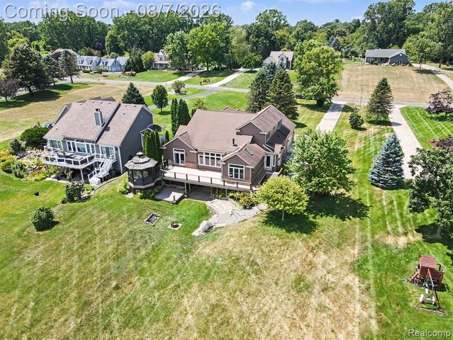 10654 W Braemar, Holly, MI 48442