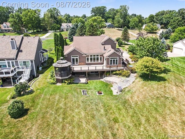 10654 W Braemar, Holly, MI 48442