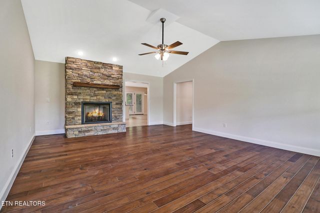 310 Summerwind Drive, Crossville, TN 38571