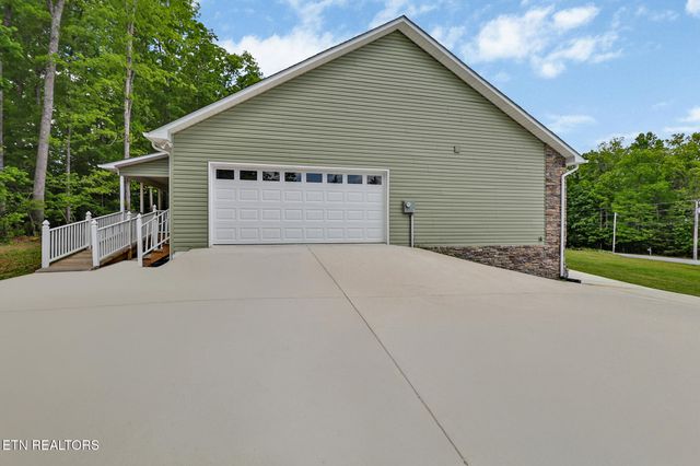 310 Summerwind Drive, Crossville, TN 38571