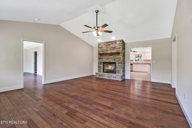 310 Summerwind Drive, Crossville, TN 38571