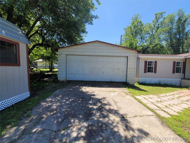 1931 Coon Creek, Eufaula, OK 74432