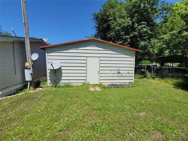 1931 Coon Creek, Eufaula, OK 74432