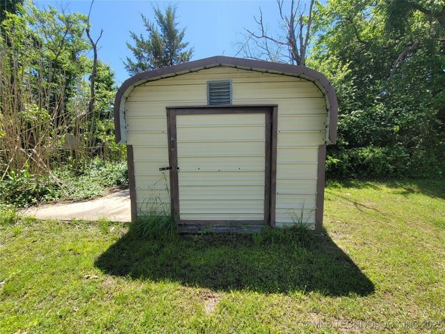 1931 Coon Creek, Eufaula, OK 74432