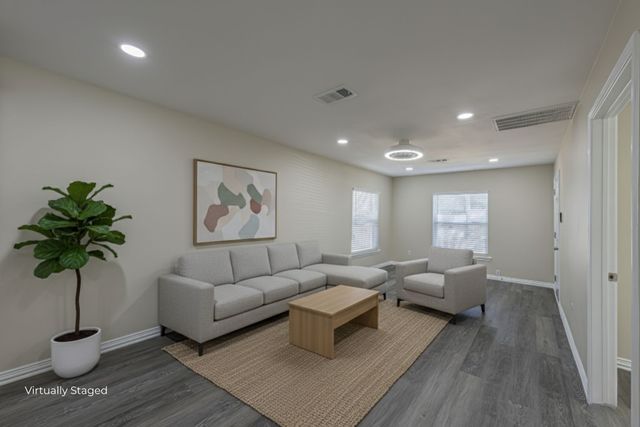 2820 Forest Avenue, Fort Worth, TX 76112