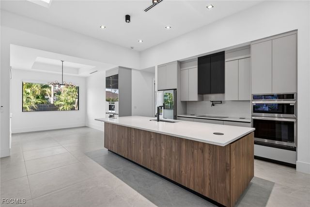 1821 SW 25th TER, Cape Coral, FL 33914