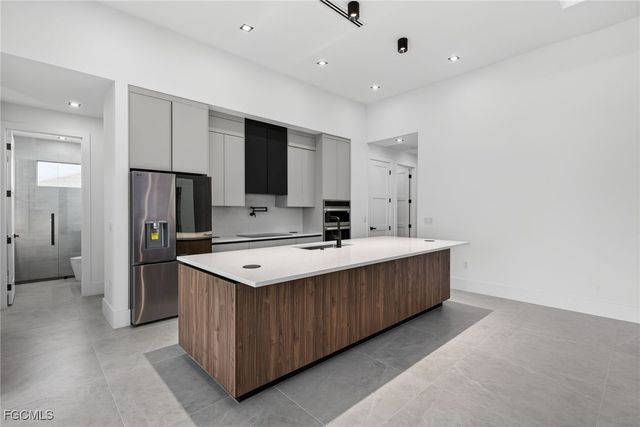 1821 SW 25th TER, Cape Coral, FL 33914