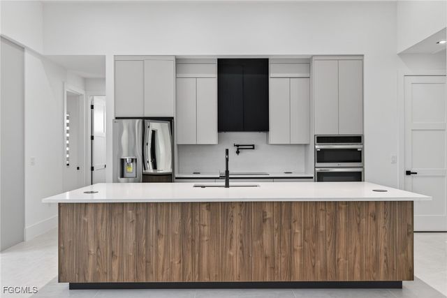 1821 SW 25th TER, Cape Coral, FL 33914