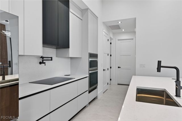 1821 SW 25th TER, Cape Coral, FL 33914