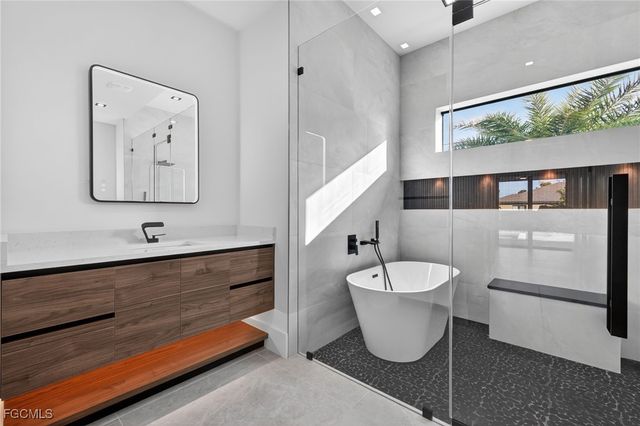 1821 SW 25th TER, Cape Coral, FL 33914