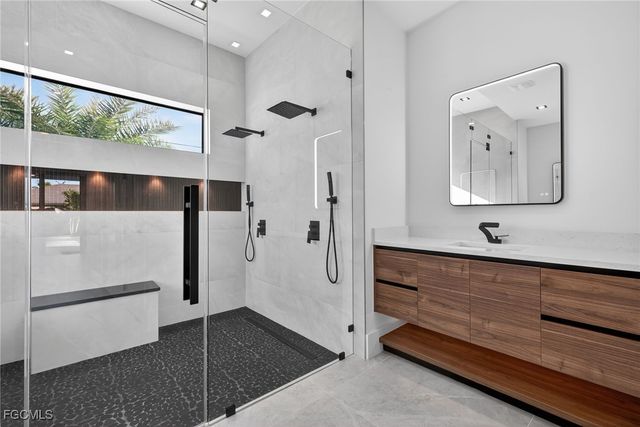 1821 SW 25th TER, Cape Coral, FL 33914