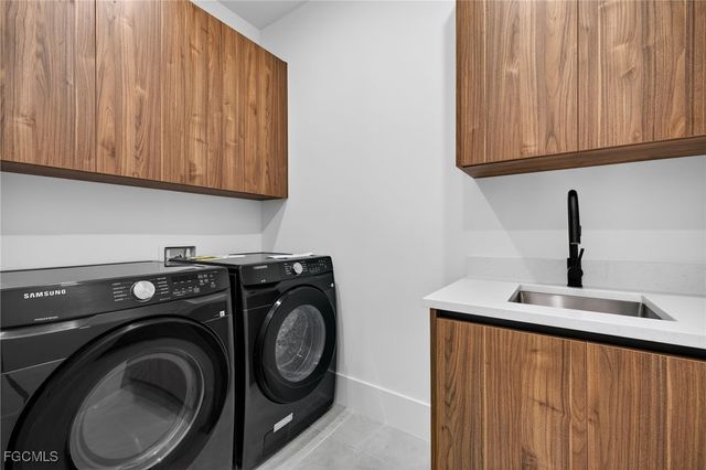 1821 SW 25th TER, Cape Coral, FL 33914