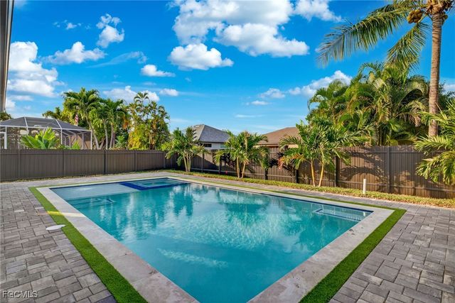 1821 SW 25th TER, Cape Coral, FL 33914