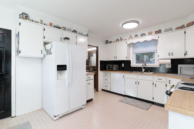 23 Central Street, West Brookfield, MA 01585