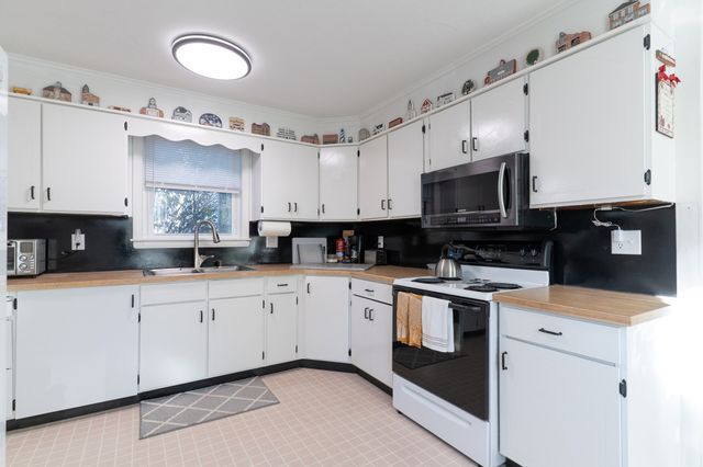 23 Central Street, West Brookfield, MA 01585