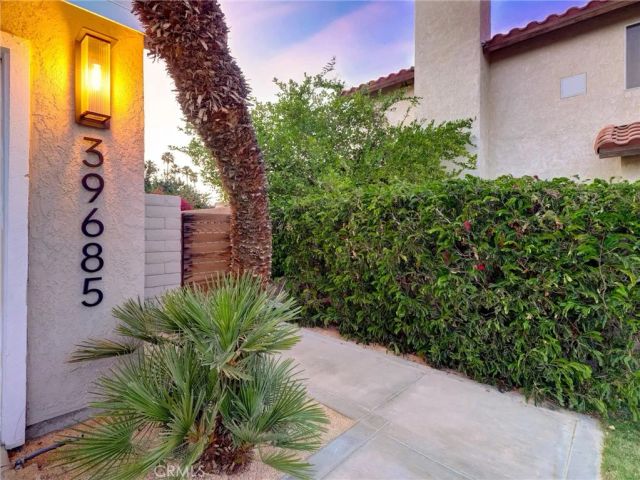 39685 Saint Michael, Palm Desert, CA 92211