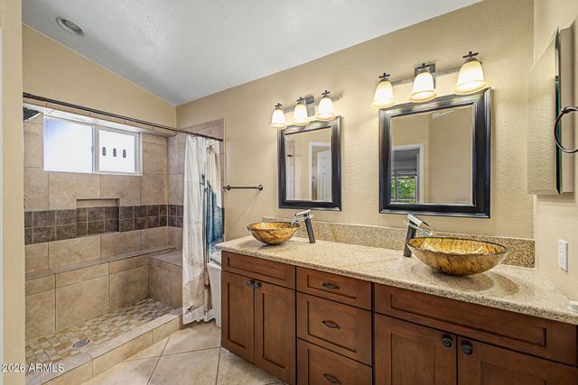 7588 W KERRY Lane, Glendale, AZ 85308