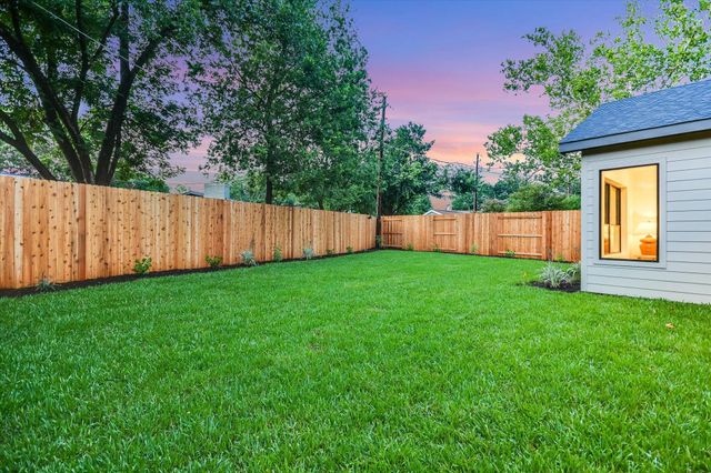 8512 Rockwood LN, Austin, TX 78757