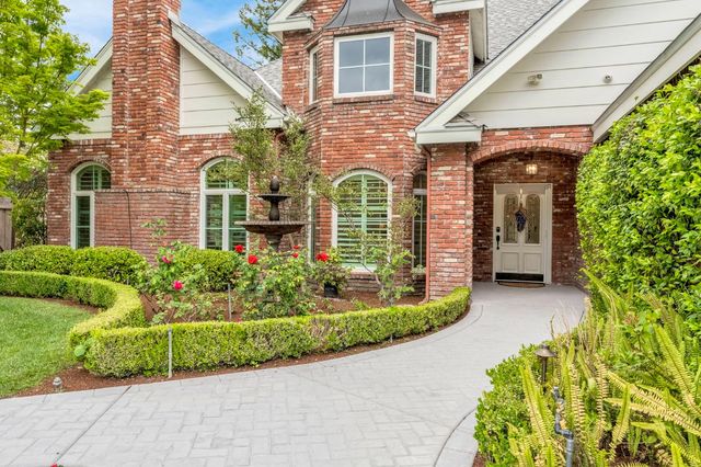 294 W Canadian Avenue, Fresno, CA 93711