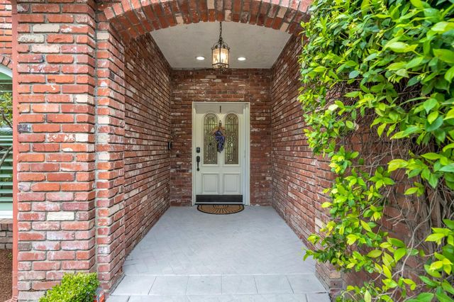 294 W Canadian Avenue, Fresno, CA 93711