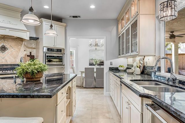 294 W Canadian Avenue, Fresno, CA 93711