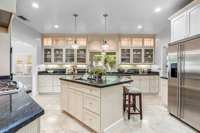 294 W Canadian Avenue, Fresno, CA 93711