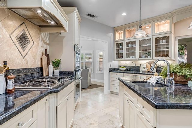 294 W Canadian Avenue, Fresno, CA 93711