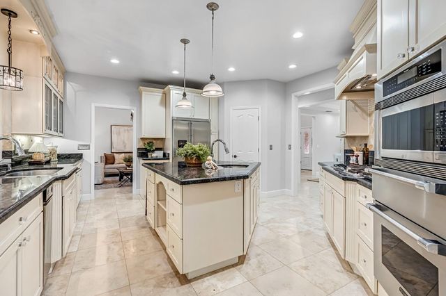 294 W Canadian Avenue, Fresno, CA 93711