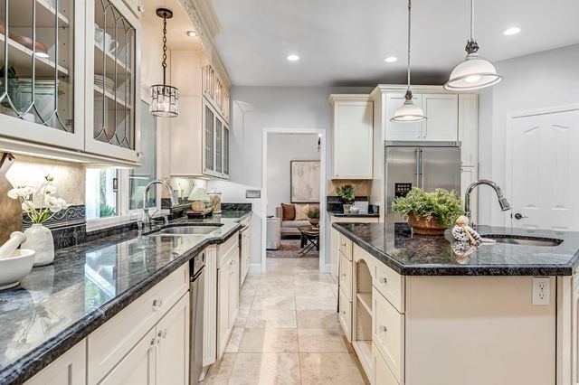 294 W Canadian Avenue, Fresno, CA 93711