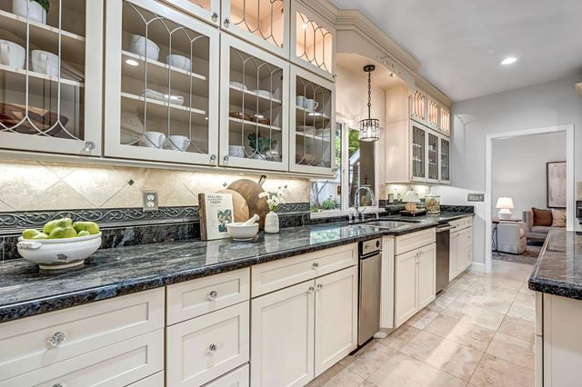 294 W Canadian Avenue, Fresno, CA 93711