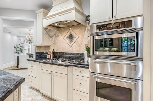 294 W Canadian Avenue, Fresno, CA 93711