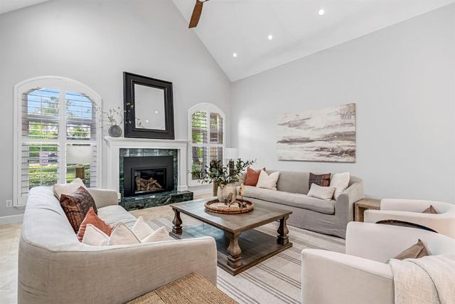 294 W Canadian Avenue, Fresno, CA 93711