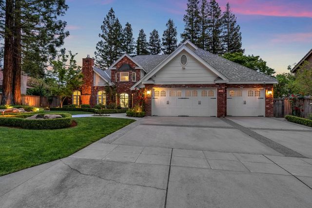 294 W Canadian Avenue, Fresno, CA 93711