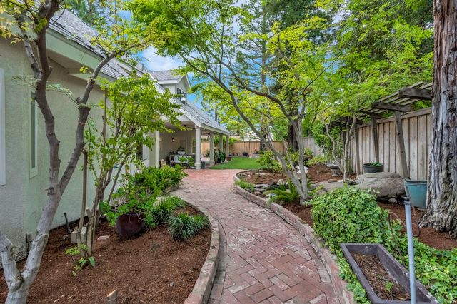 294 W Canadian Avenue, Fresno, CA 93711