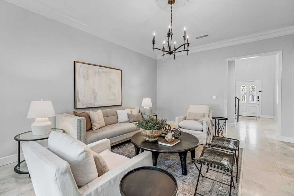 Image 19 of property listing at 294 W Canadian Avenue, Fresno, CA 93711