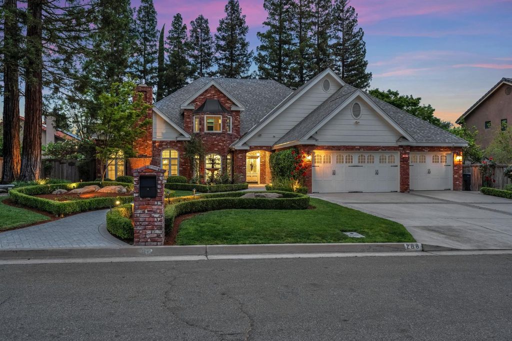 Image 2 of property listing at 294 W Canadian Avenue, Fresno, CA 93711