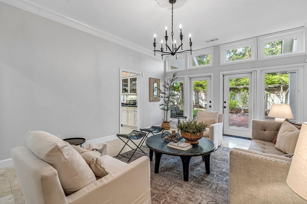 Image 20 of property listing at 294 W Canadian Avenue, Fresno, CA 93711