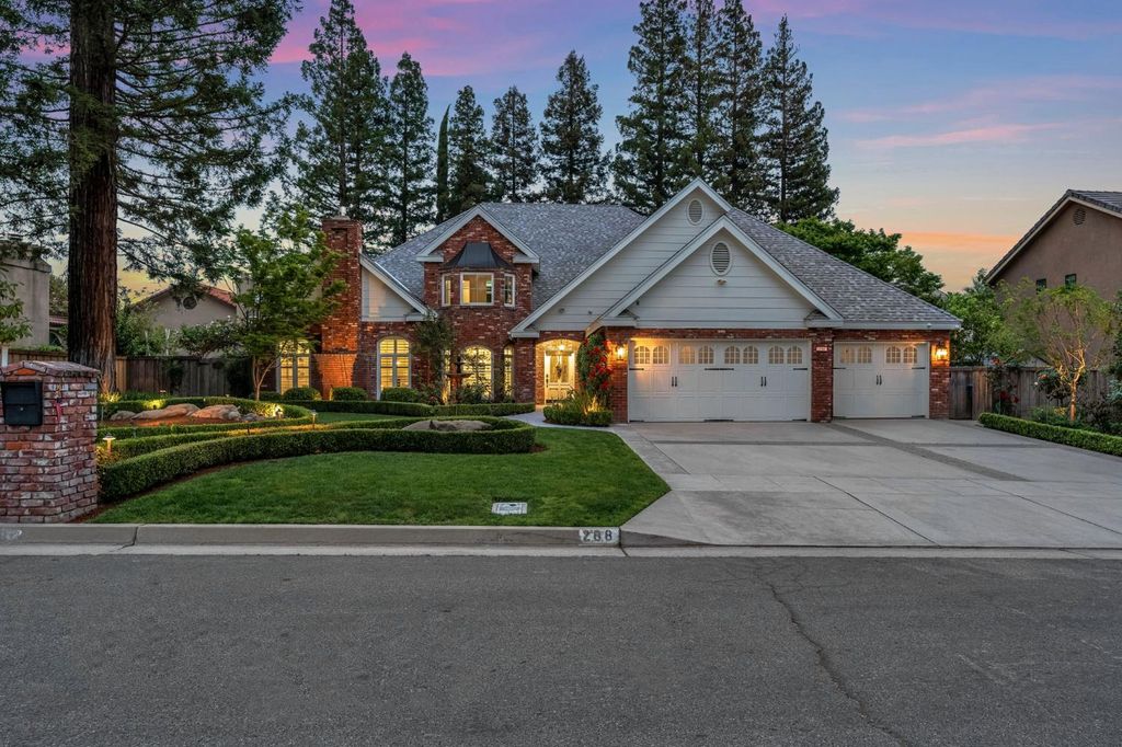 Image 3 of property listing at 294 W Canadian Avenue, Fresno, CA 93711