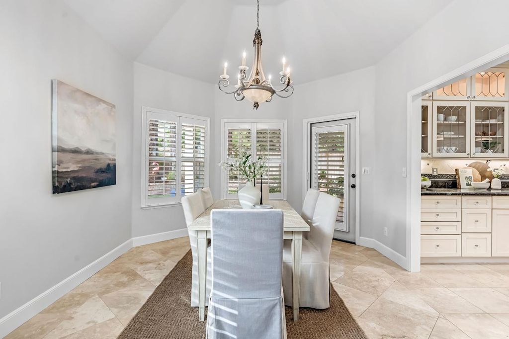 Image 30 of property listing at 294 W Canadian Avenue, Fresno, CA 93711