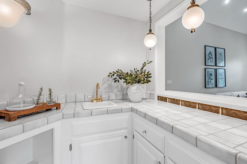 Image 32 of property listing at 294 W Canadian Avenue, Fresno, CA 93711