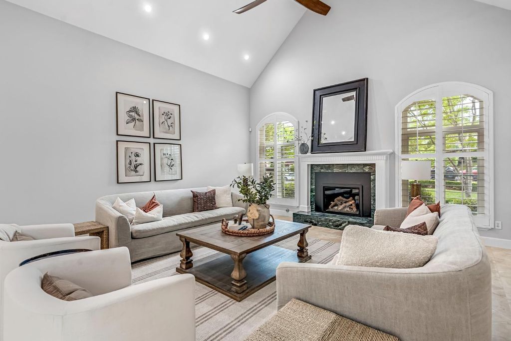 Image 33 of property listing at 294 W Canadian Avenue, Fresno, CA 93711