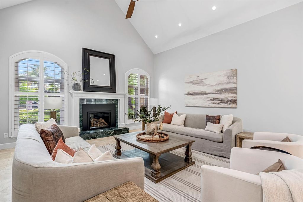 Image 34 of property listing at 294 W Canadian Avenue, Fresno, CA 93711