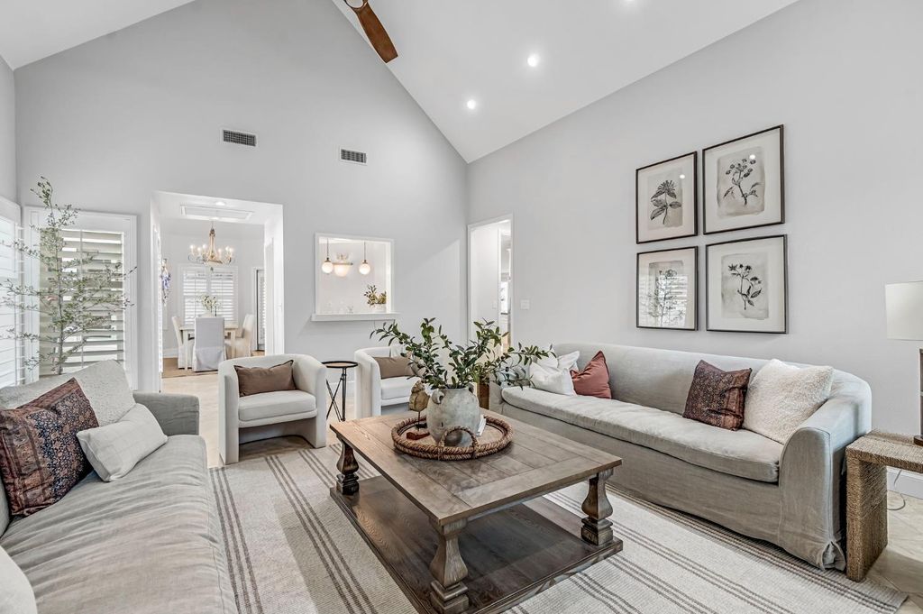 Image 35 of property listing at 294 W Canadian Avenue, Fresno, CA 93711