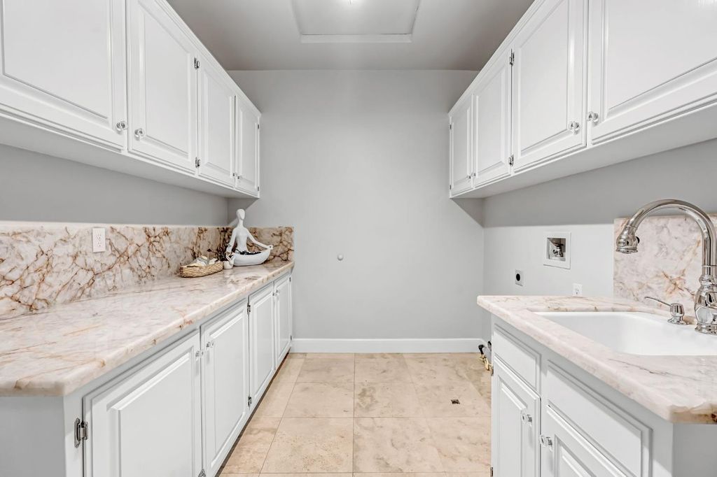 Image 37 of property listing at 294 W Canadian Avenue, Fresno, CA 93711