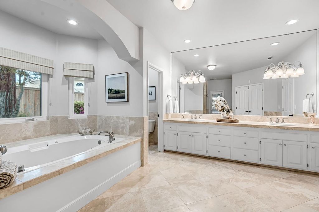 Image 44 of property listing at 294 W Canadian Avenue, Fresno, CA 93711