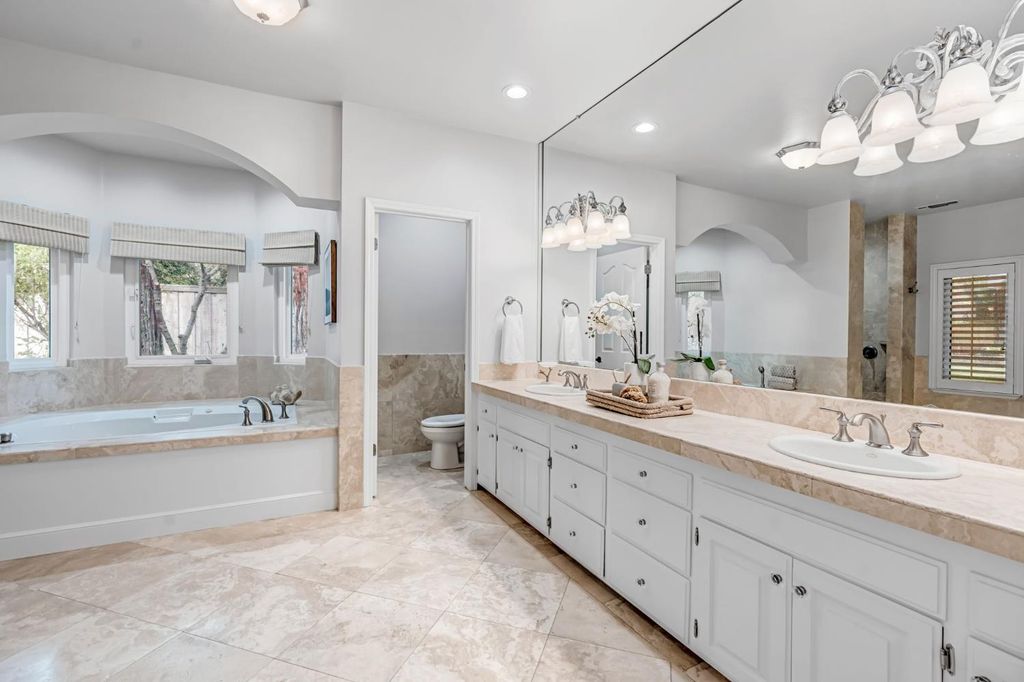 Image 45 of property listing at 294 W Canadian Avenue, Fresno, CA 93711